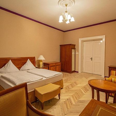 4 Bedrooms 130M2 Apartment At The Main City Square Прага Екстериор снимка