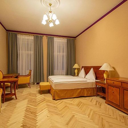 4 Bedrooms 130M2 Apartment At The Main City Square Прага Екстериор снимка