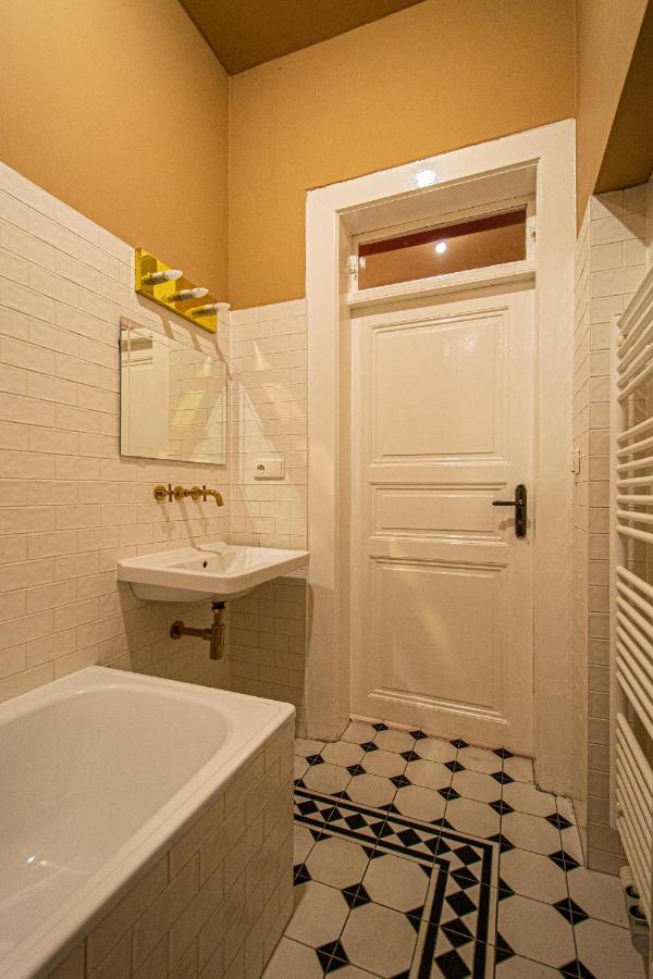 4 Bedrooms 130M2 Apartment At The Main City Square Прага Екстериор снимка