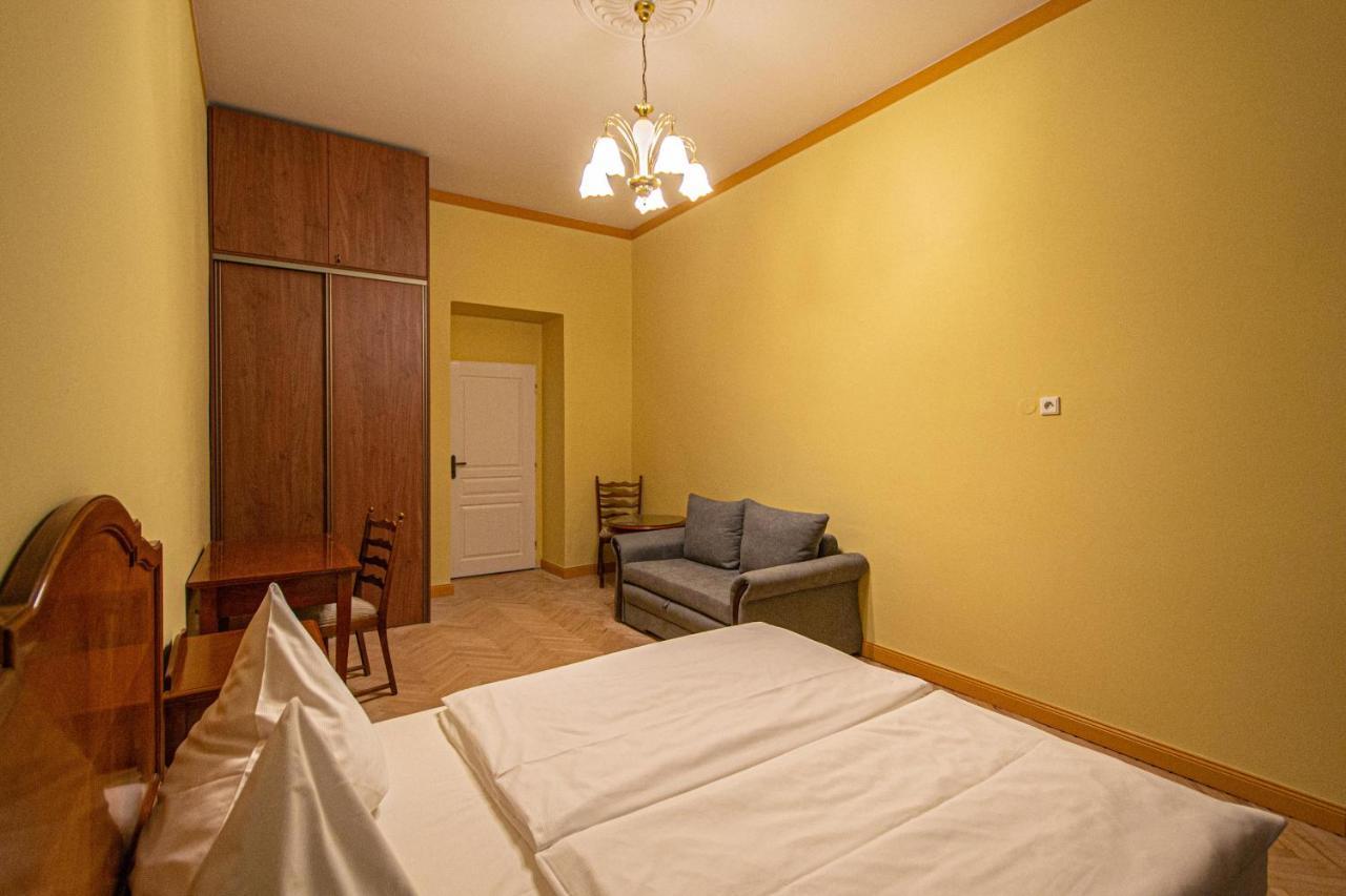 4 Bedrooms 130M2 Apartment At The Main City Square Прага Екстериор снимка