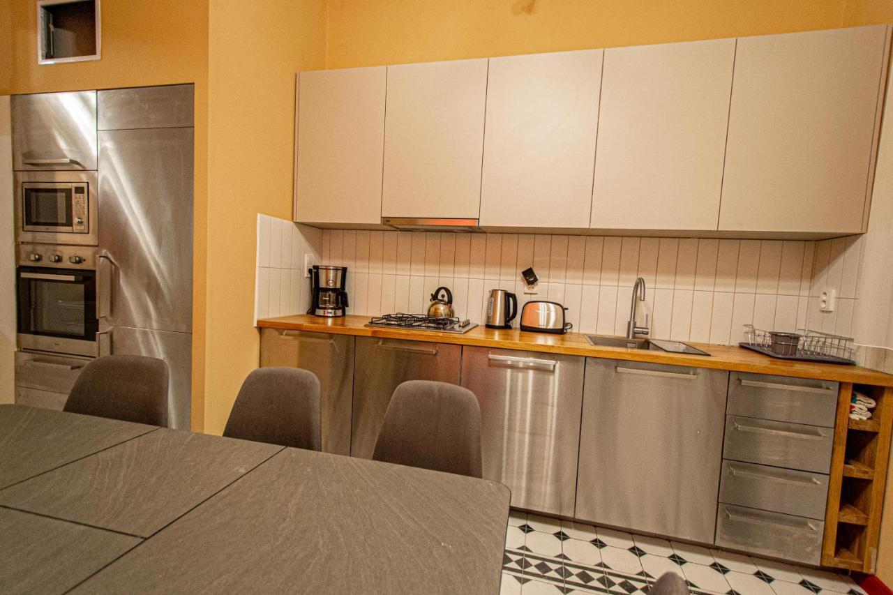4 Bedrooms 130M2 Apartment At The Main City Square Прага Екстериор снимка
