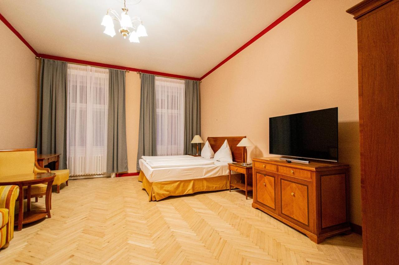 4 Bedrooms 130M2 Apartment At The Main City Square Прага Екстериор снимка