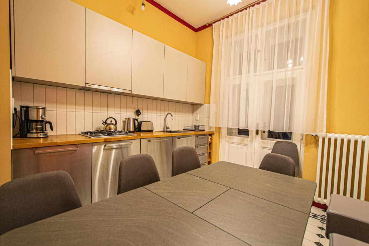 4 Bedrooms 130M2 Apartment At The Main City Square Прага Екстериор снимка