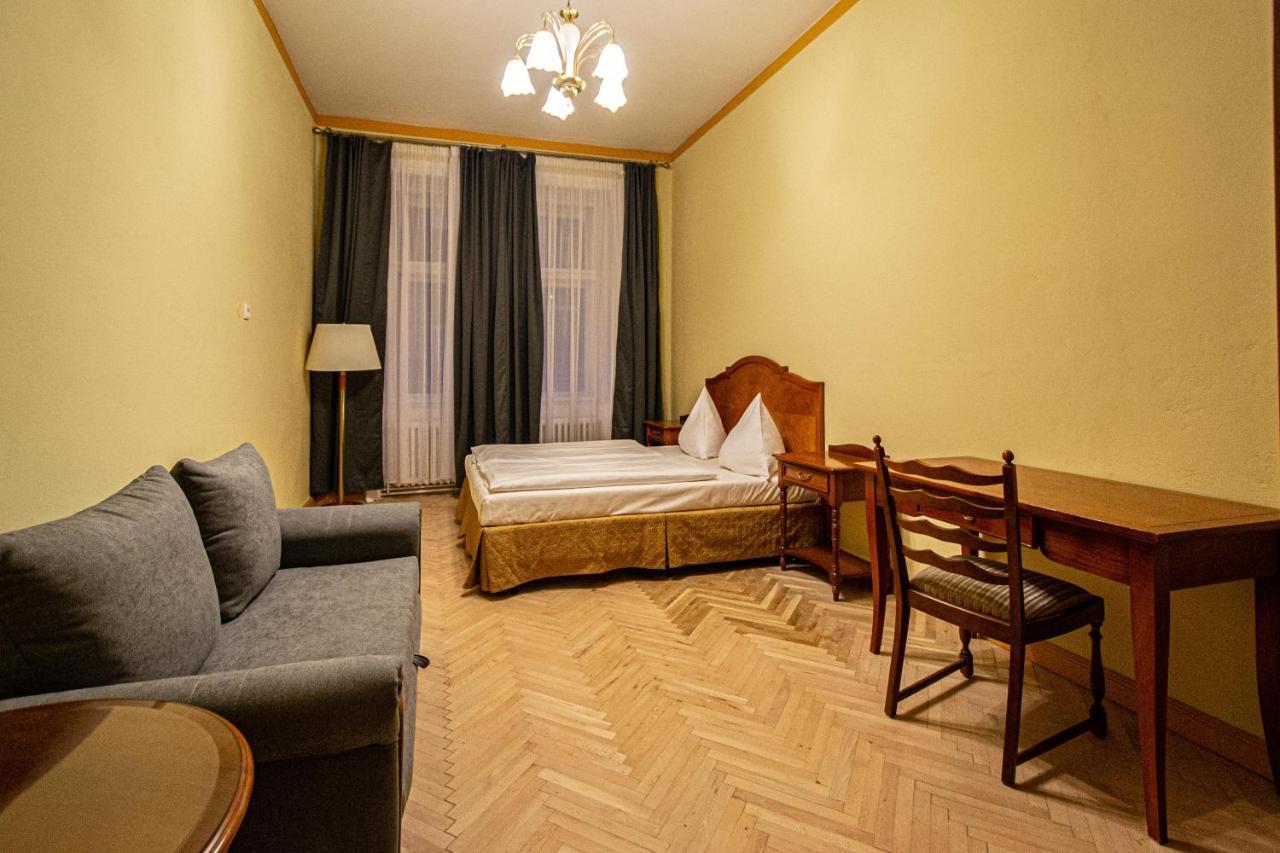 4 Bedrooms 130M2 Apartment At The Main City Square Прага Екстериор снимка