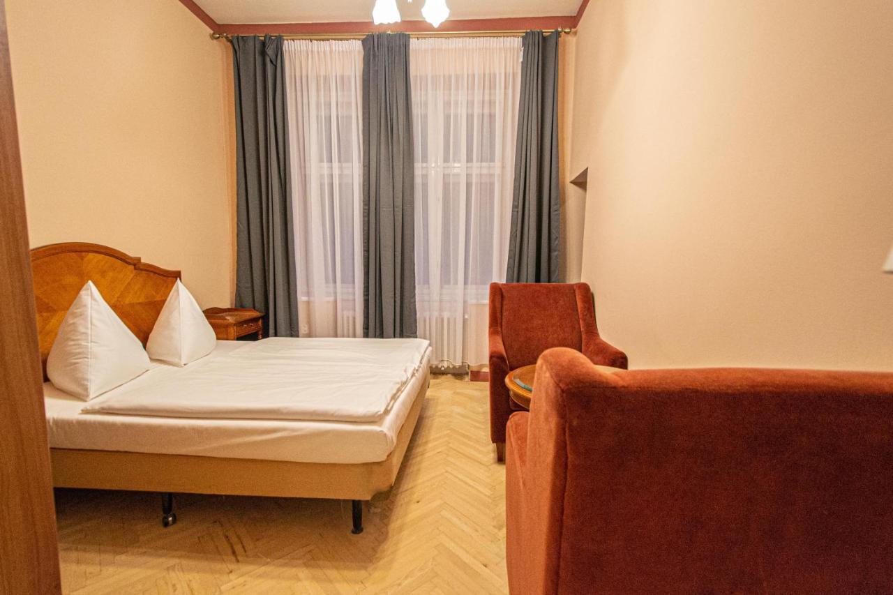4 Bedrooms 130M2 Apartment At The Main City Square Прага Екстериор снимка