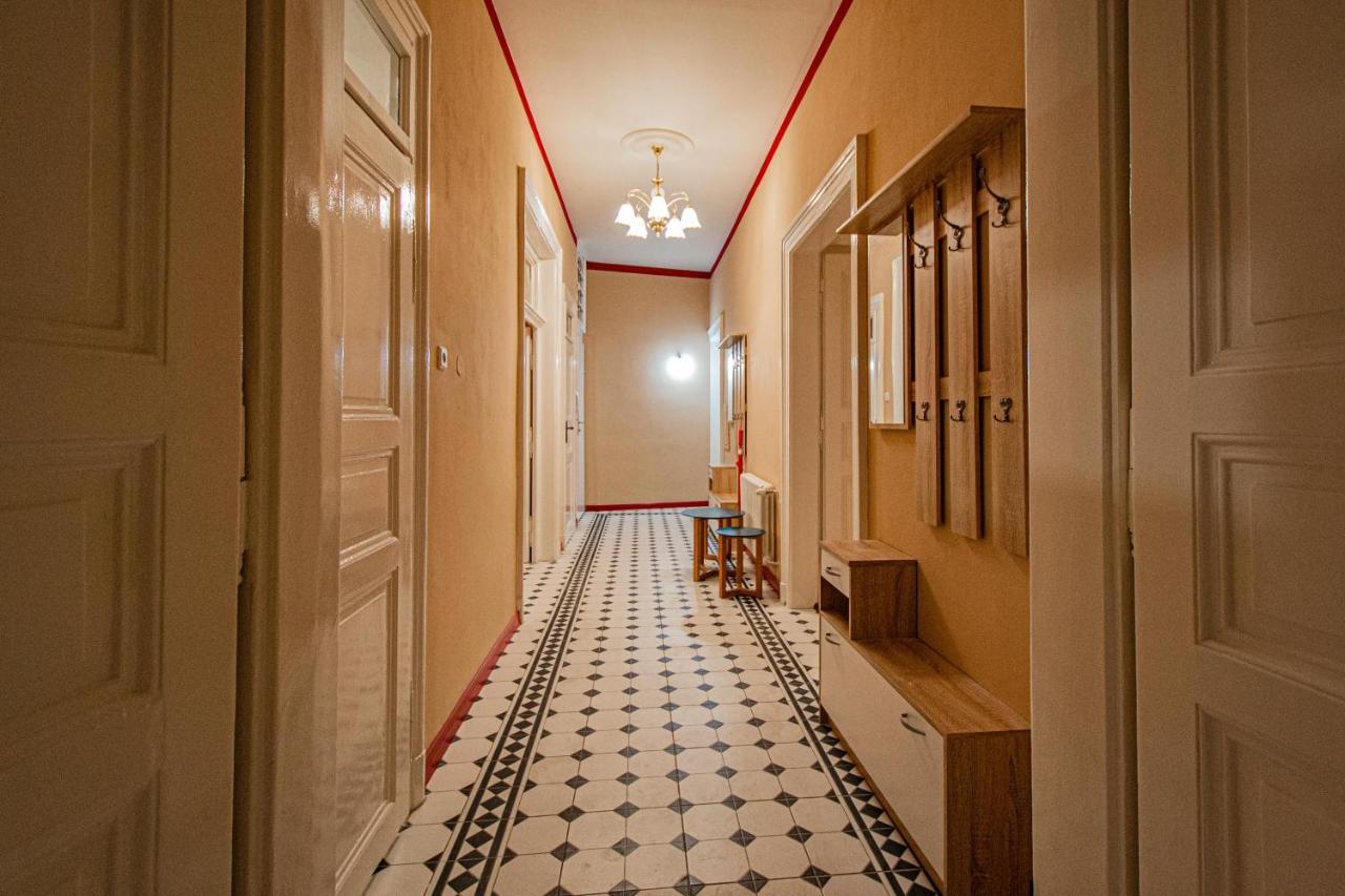 4 Bedrooms 130M2 Apartment At The Main City Square Прага Екстериор снимка