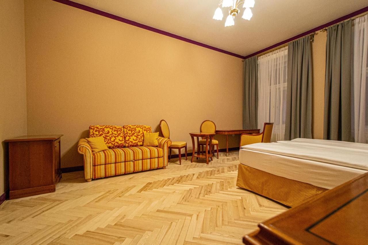 4 Bedrooms 130M2 Apartment At The Main City Square Прага Екстериор снимка